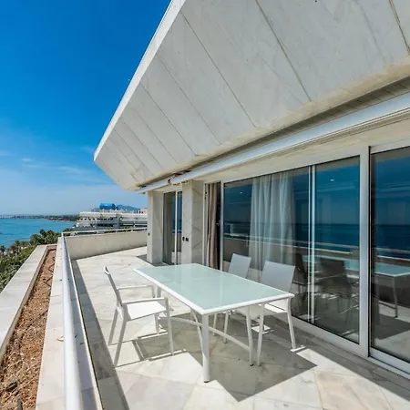 Apartment Centre 3 Bed Apt - Beachfront - Sea Views