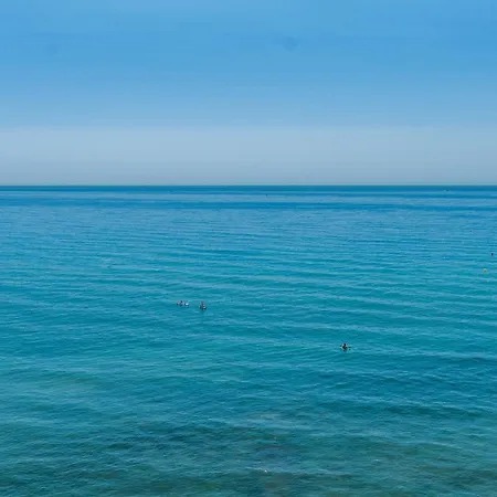 Centre 3 Bed Apt - Beachfront - Sea Views * Marbella