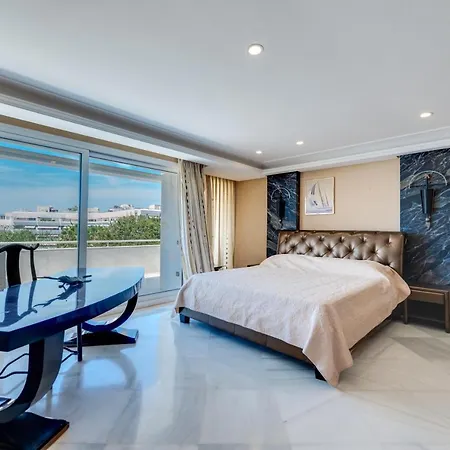 Centre 3 Bed Apt - Beachfront - Sea Views * Marbella