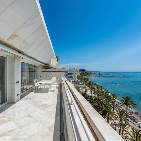 Centre 3 Bed Apt - Beachfront - Sea Views *