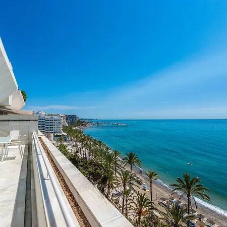 Centre 3 Bed Apt - Beachfront - Sea Views Apartment *