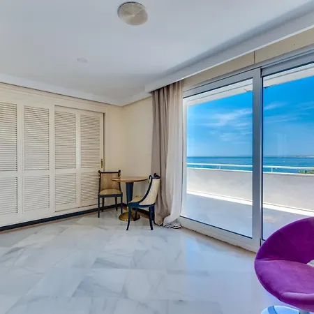 Centre 3 Bed Apt - Beachfront - Sea Views * Marbella