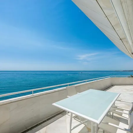 Apartment Centre 3 Bed Apt - Beachfront - Sea Views