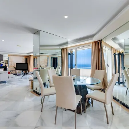 Apartment Centre 3 Bed Apt - Beachfront - Sea Views