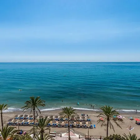 Centre 3 Bed Apt - Beachfront - Sea Views Apartment *