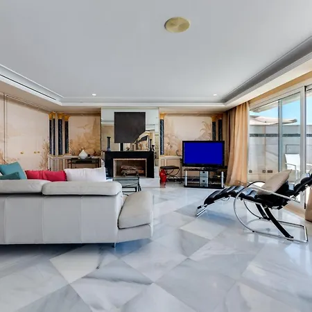 Centre 3 Bed Apt - Beachfront - Sea Views * Marbella