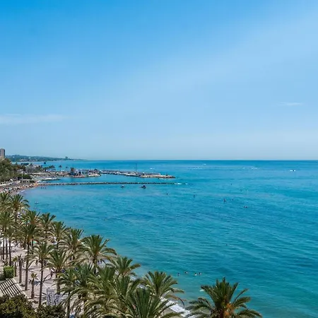 Centre 3 Bed Apt - Beachfront - Sea Views Apartment