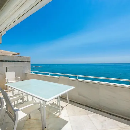 Apartment Centre 3 Bed Apt - Beachfront - Sea Views